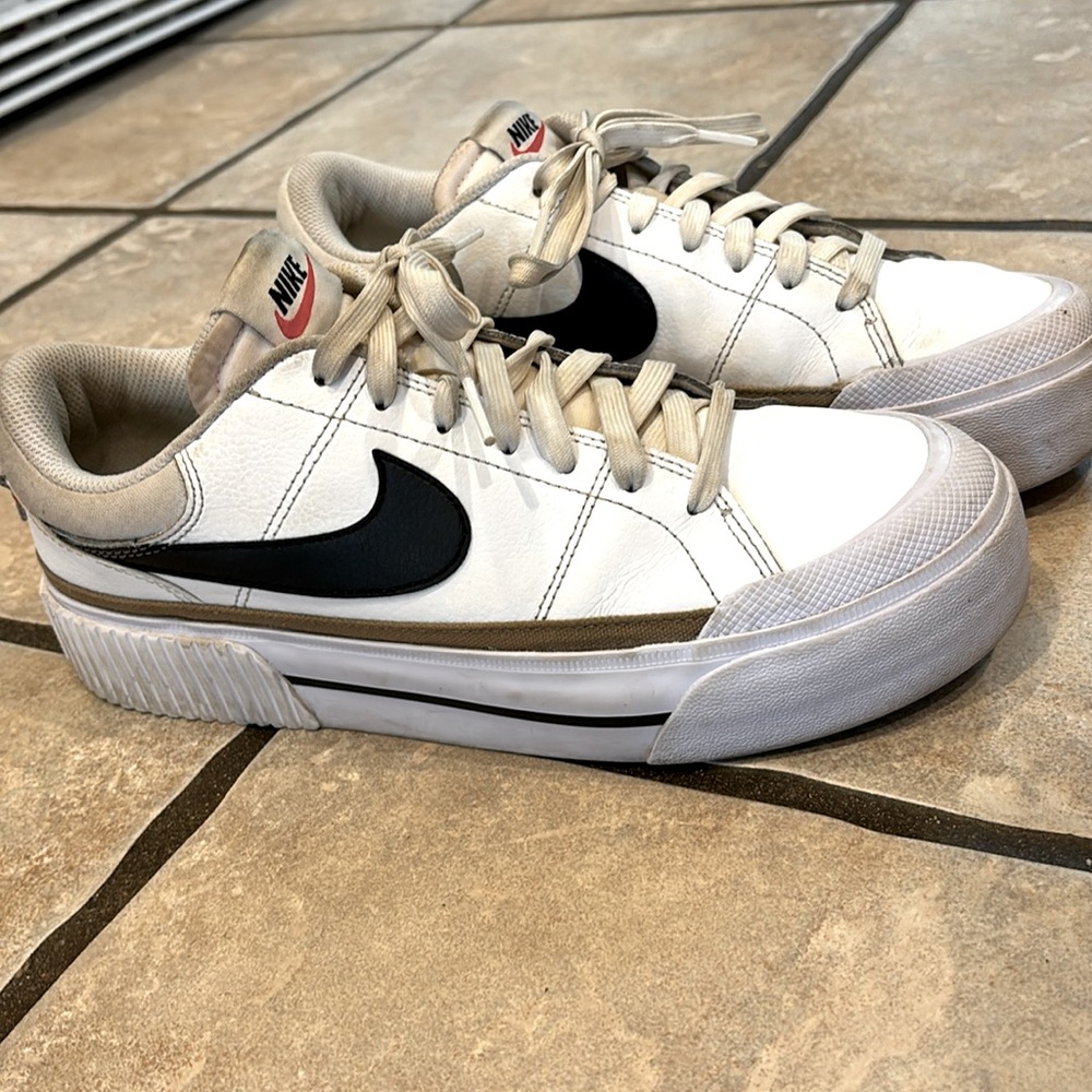 Nike court legacy lift